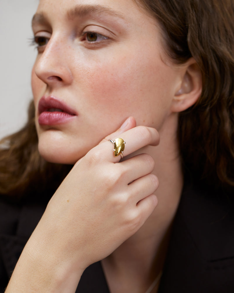 Small mussel ring
