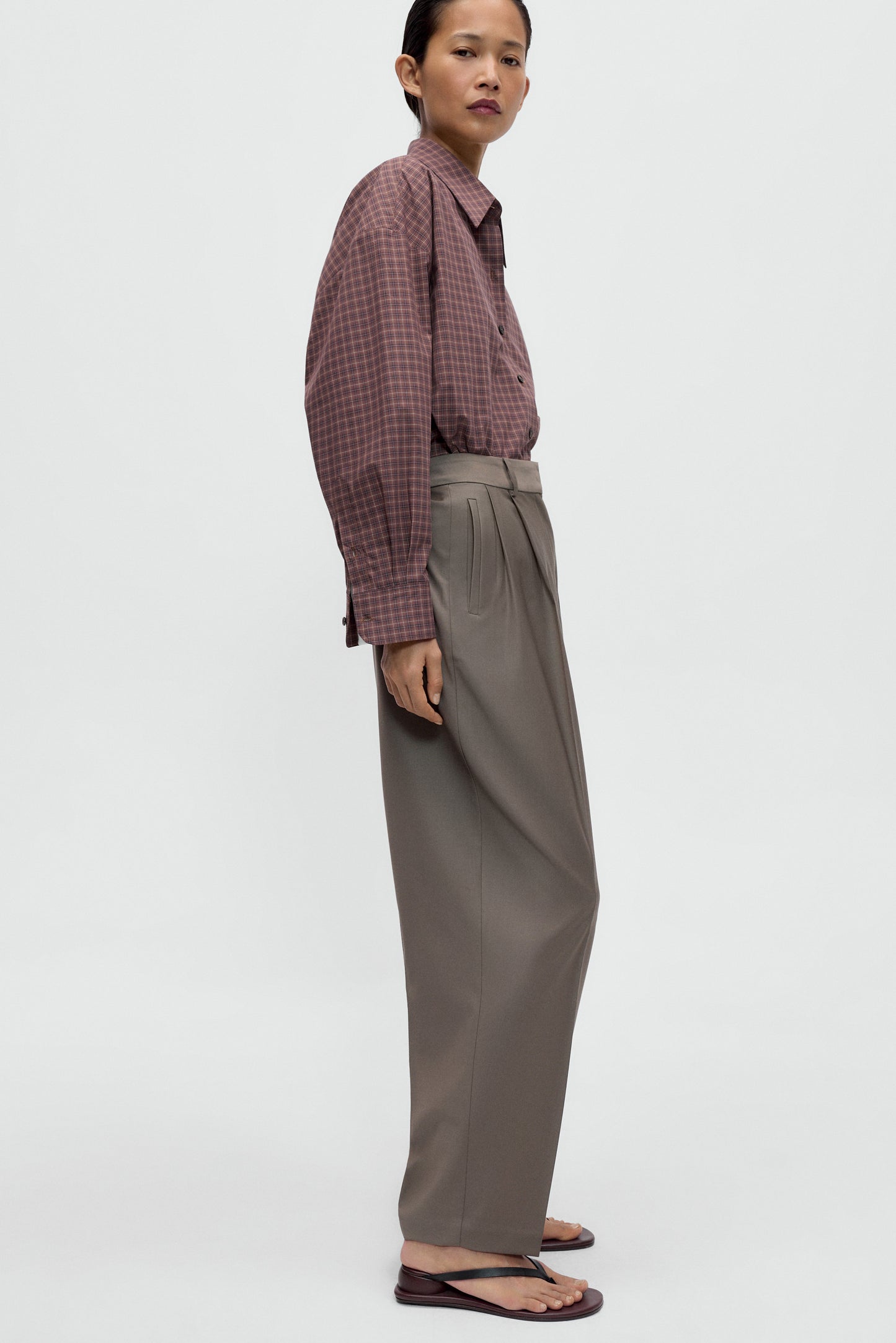 VIRGIN WOOL MASCULINE BARREL PANTS Taupe