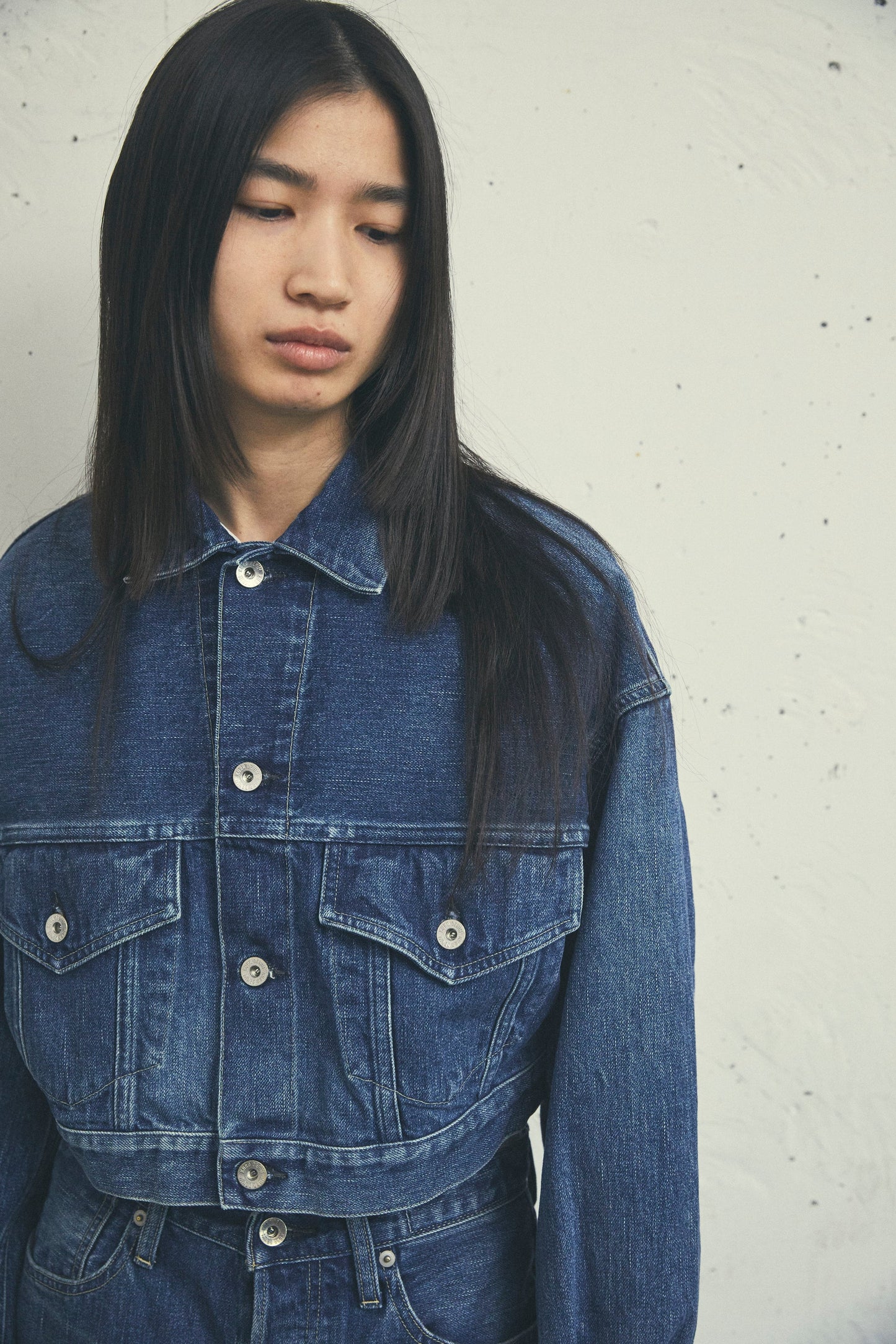 SELVEDGE CROPPED TRUCKER JACKET faded indigo