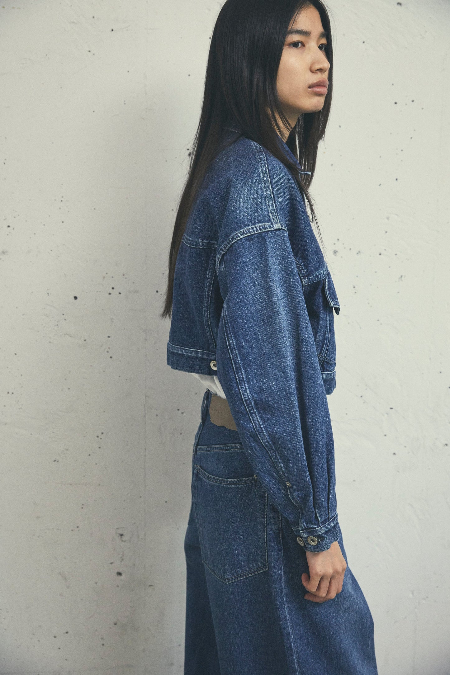 SELVEDGE CROPPED TRUCKER JACKET faded indigo