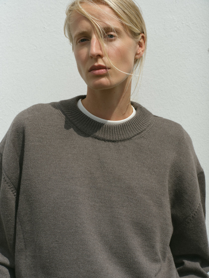 CREW NECK SWEATER TAUPE