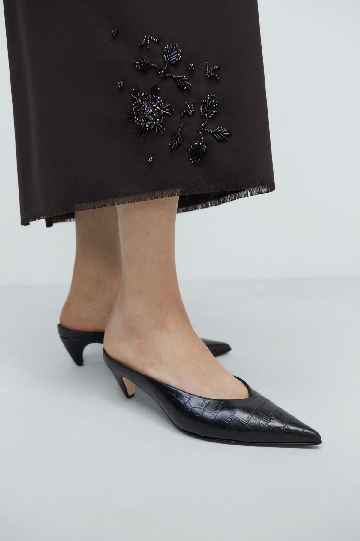 LEATHER POINTY MULE CROCODILE BLACK