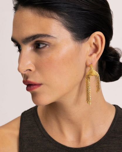 Hoop earrings with detachable falling chains