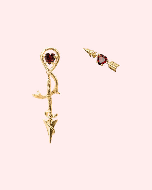 Asymmetric stud earrings with heart-shaped garnet and dangling arrow