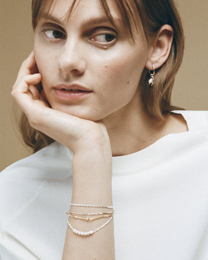 Hoops with leaf and pearl in silver