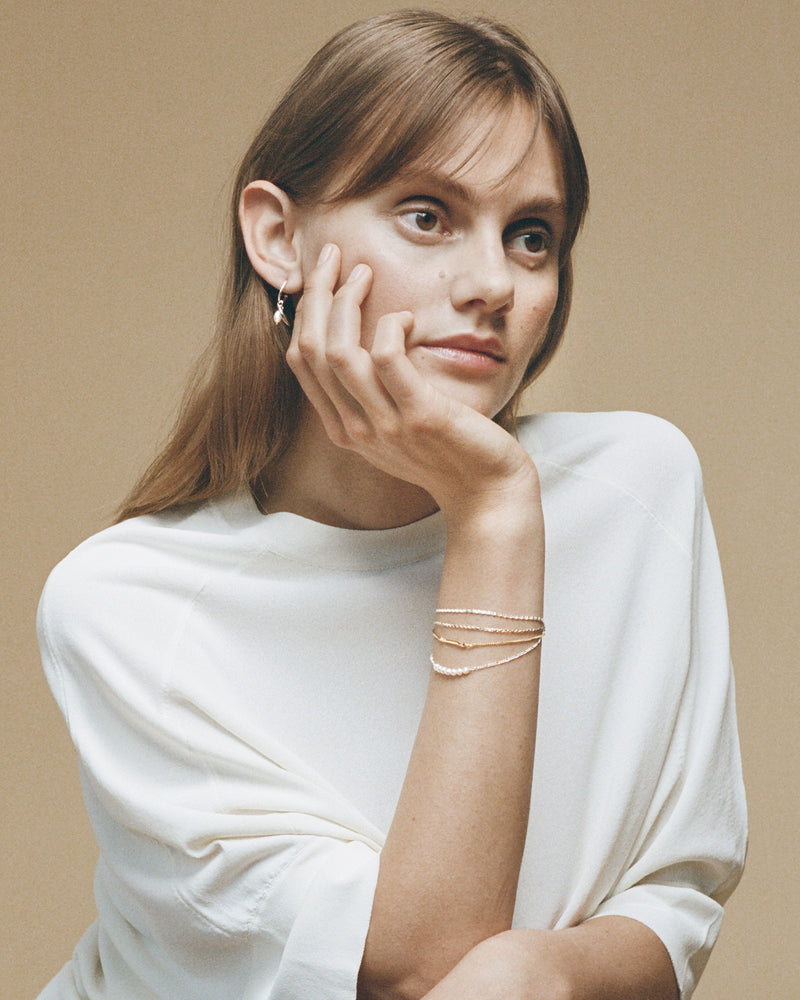 Hoops with leaf and pearl in silver