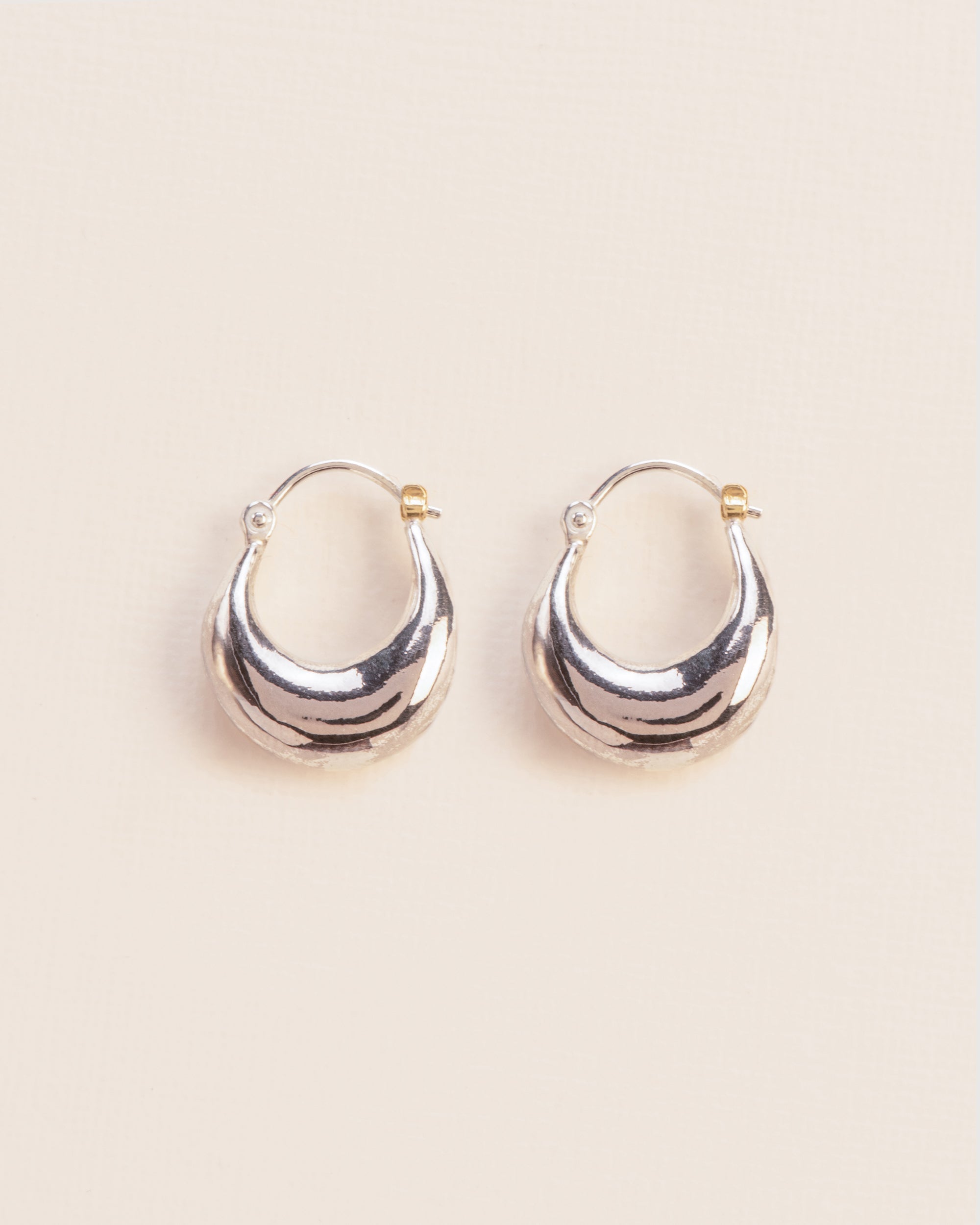 Wouters amp; Hendrix Gold single diamond hoop earring - White