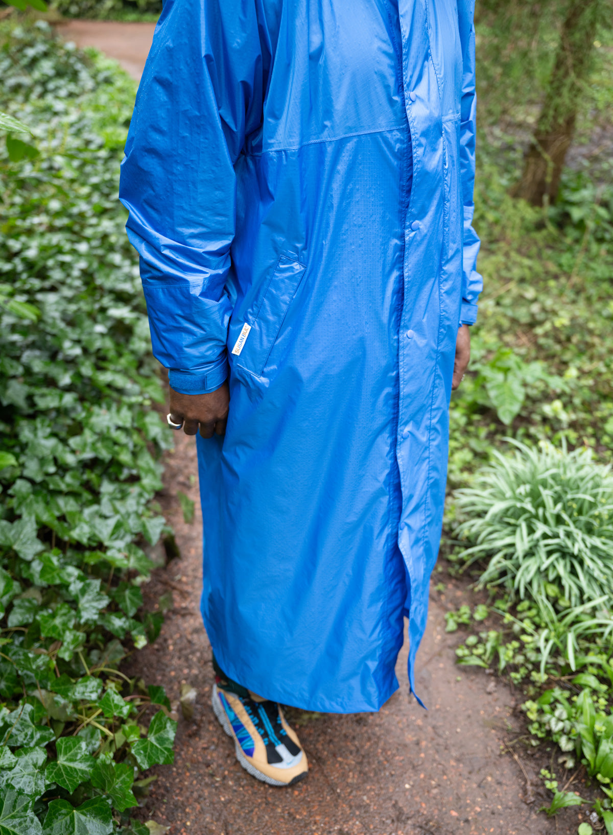 Susan Bijl The New Raincoat Blue close up