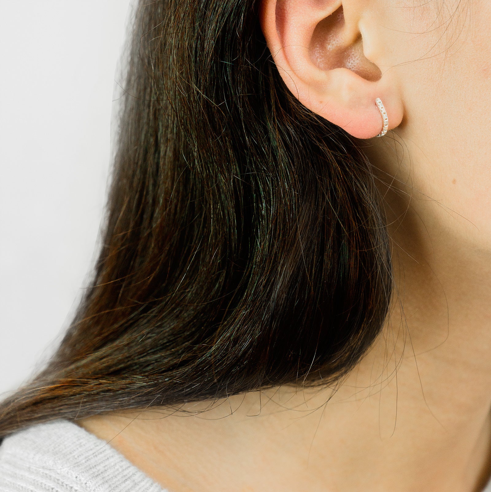 Martine Viergever earrings Round Simple sterling silver on model
