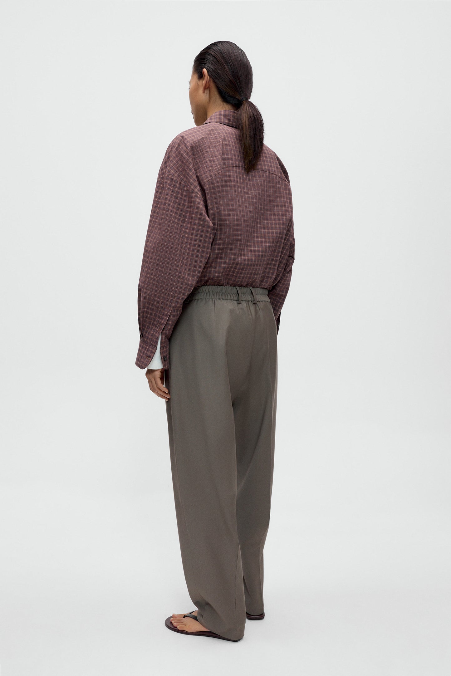 VIRGIN WOOL MASCULINE BARREL PANTS Taupe