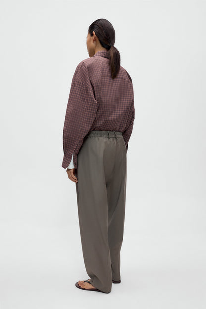 VIRGIN WOOL MASCULINE BARREL PANTS Taupe
