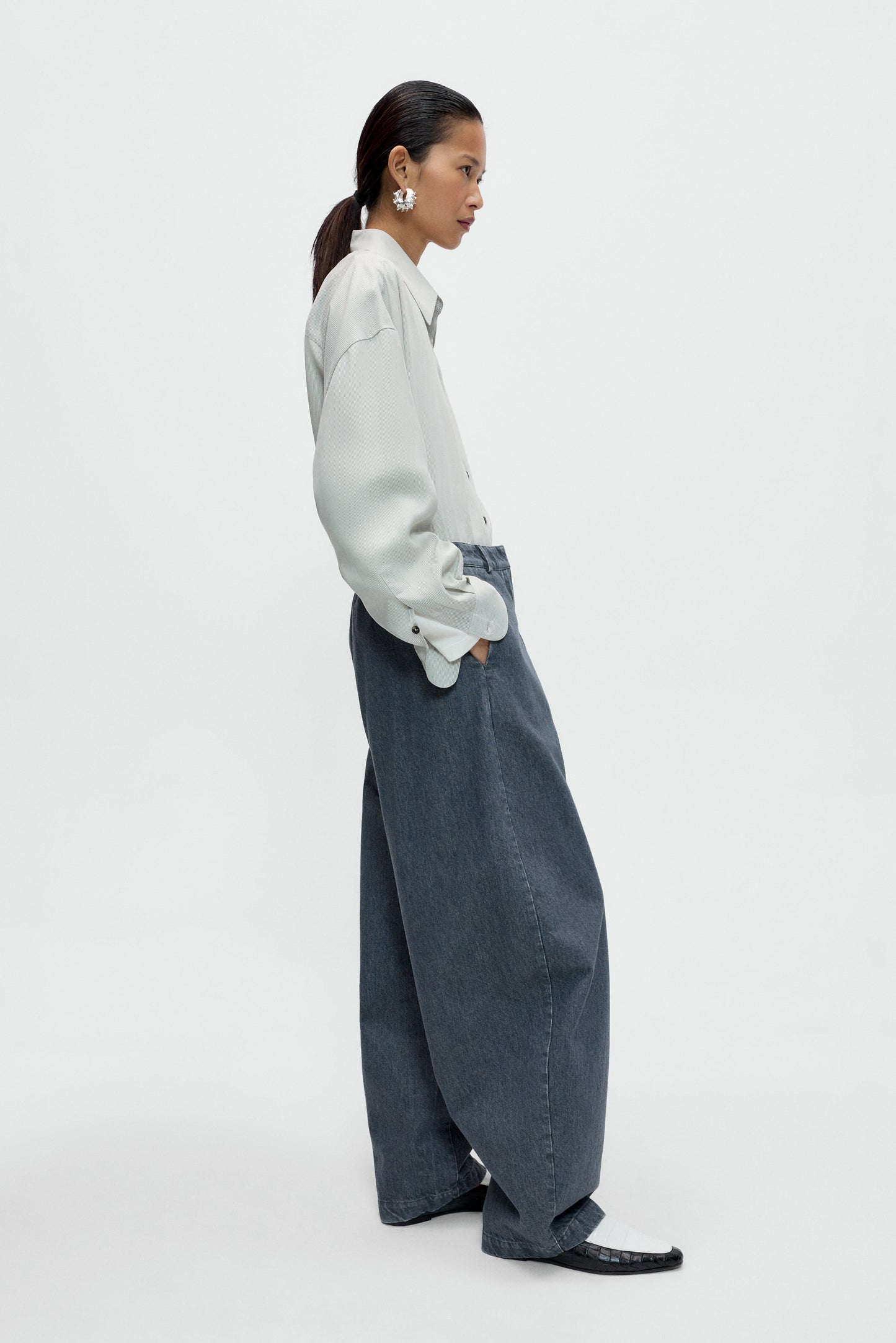 WASHED DENIM CURVED PANTS Grey