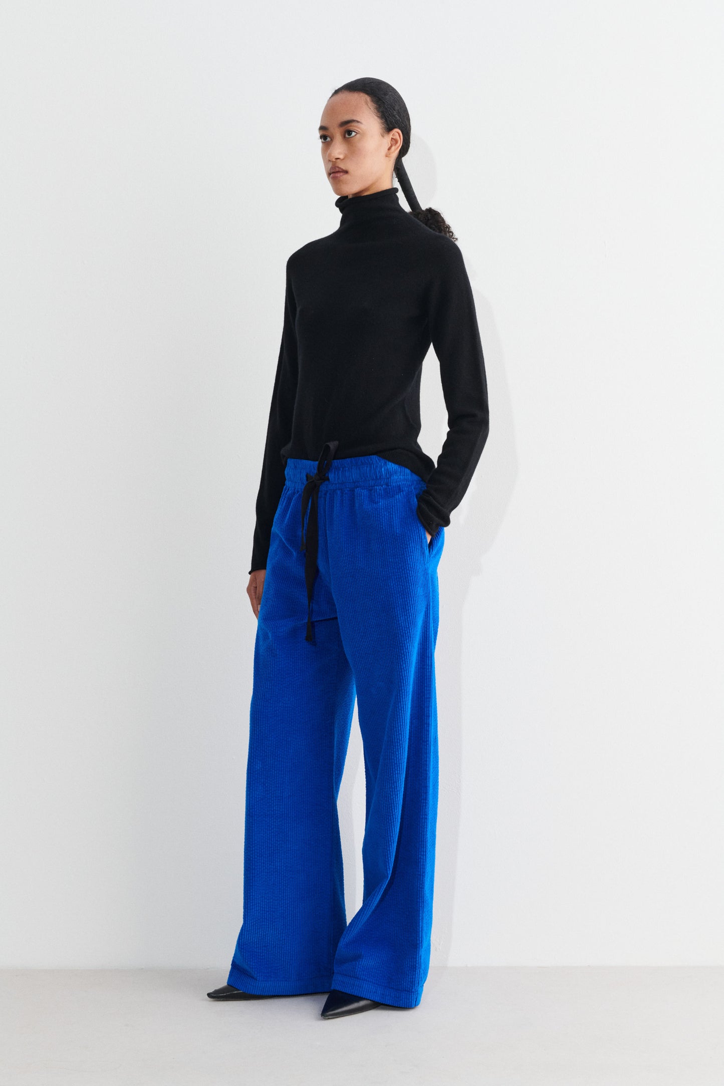 Christian Wijnants trousers Pulika saphire blue side