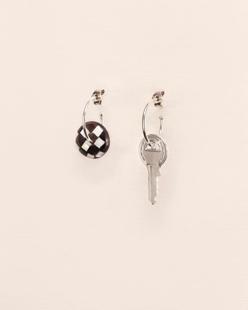 Asymmetric earrings with key and mosaic in silver